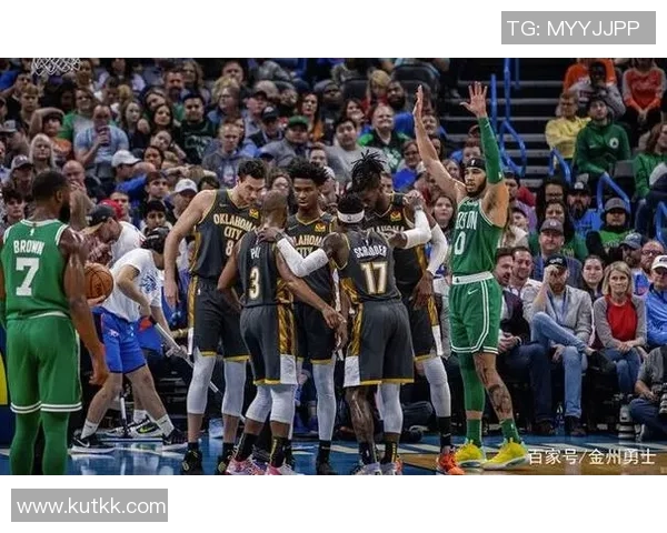 勇士与雷霆G6第四节激战回顾精彩瞬间与关键时刻分析 勇士与雷霆G6第四节激战回顾精彩瞬间与关键时刻分析